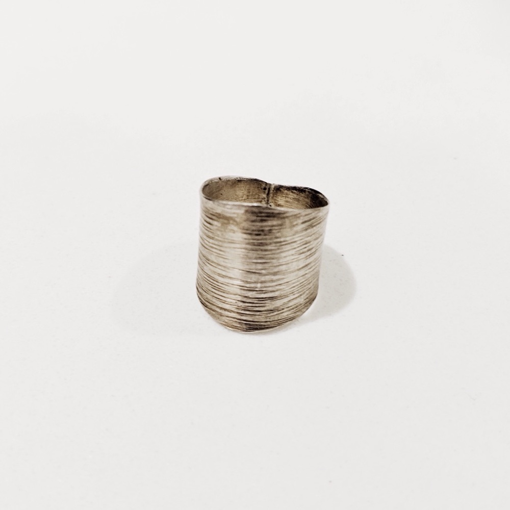 Satya Jewelry Silver statement ring size 7
